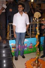 Abhishek Bachchan at Dum Maro Dum DVD launch in Shoppers Stop, Mumbai on 4th June 2011 (8)~0.JPG